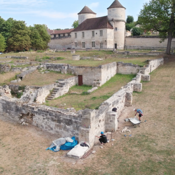 abbaye royale du moncel // 19 juillet au 02 août 2025 // 300€